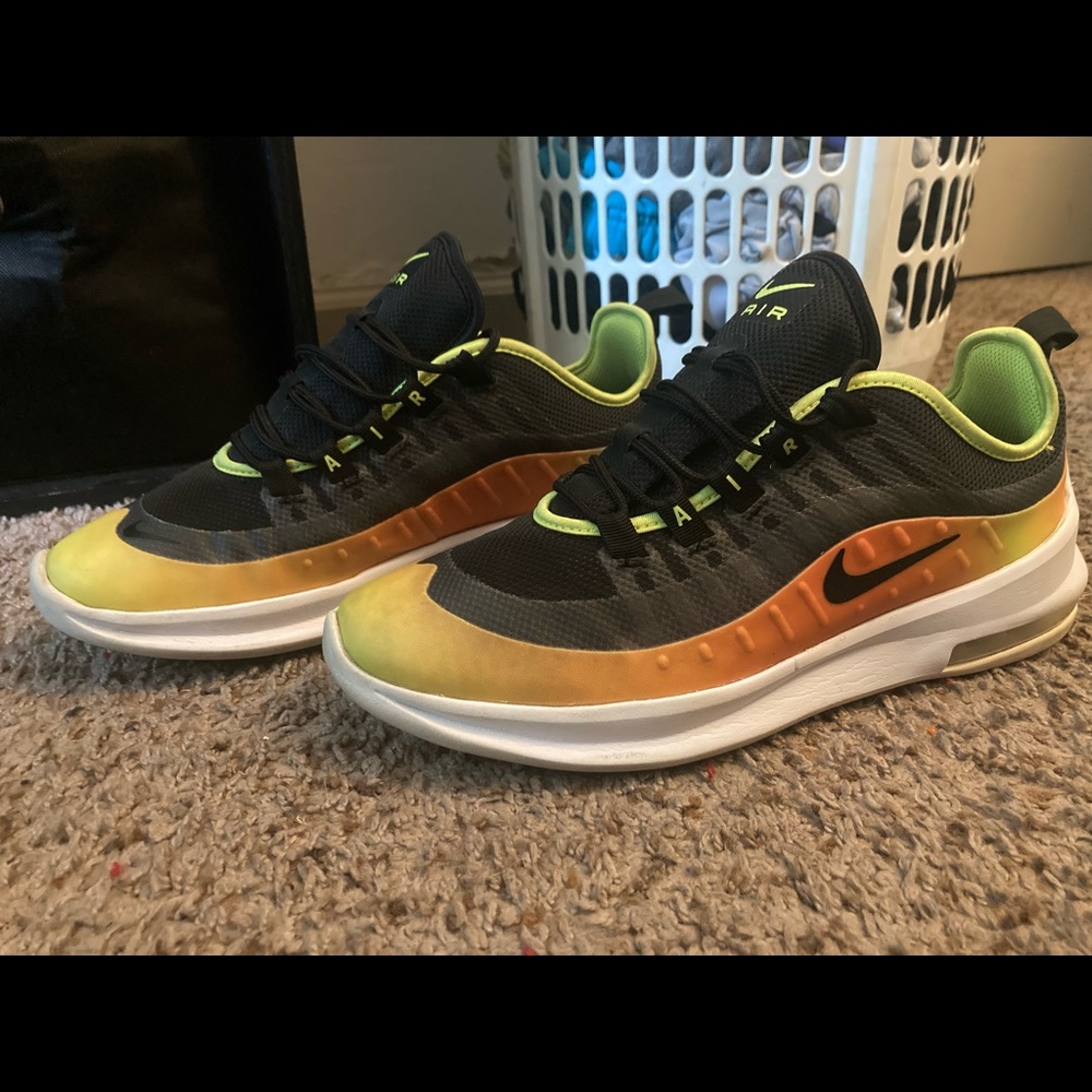 NIKE AIR MAX